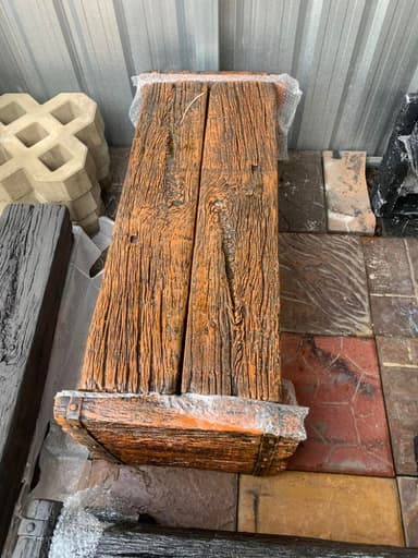 ม้านั่งคอนกรีตลายไม้